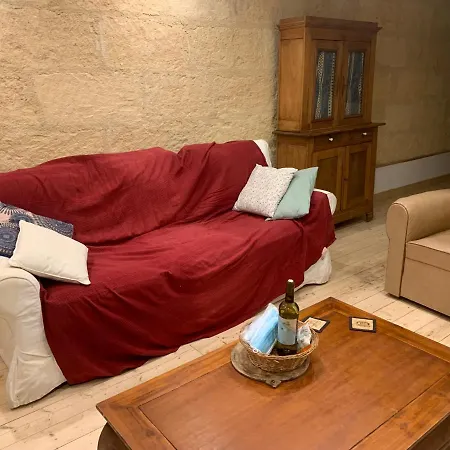 Avec Salle De Bain Et Cuisine Privee Centre Historique Avec Climatisation Et Patio בית אירוח