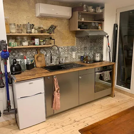 Avec Salle De Bain Et Cuisine Privee Centre Historique Avec Climatisation Et Patio בית אירוח