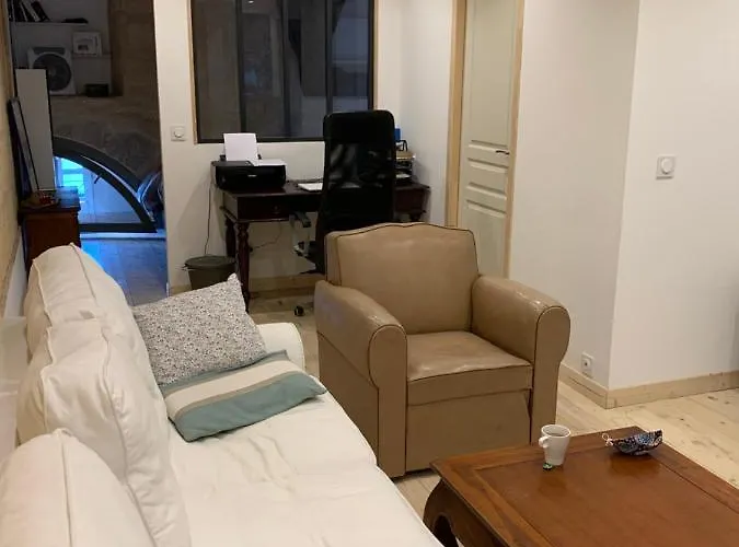 Avec Salle De Bain Et Cuisine Privee Centre Historique Avec Climatisation Et Patio בית אירוח