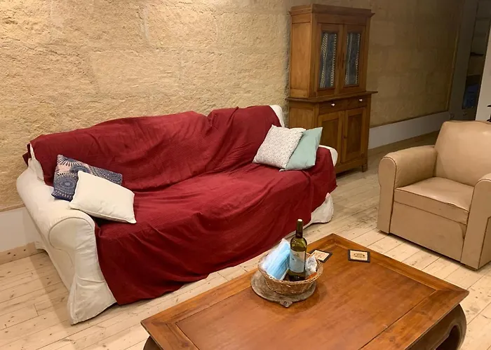 Avec Salle De Bain Et Cuisine Privee Centre Historique Avec Climatisation Et Patio בית אירוח