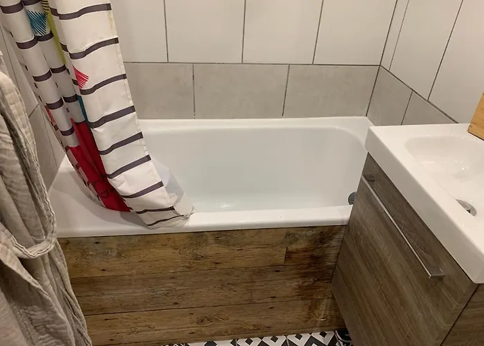 Avec Salle De Bain Et Cuisine Privee Centre Historique Avec Climatisation Et Patio