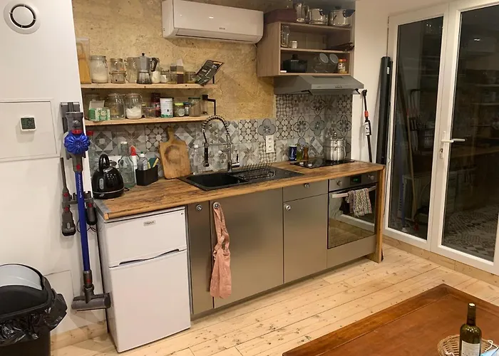 Avec Salle De Bain Et Cuisine Privee Centre Historique Avec Climatisation Et Patio בית אירוח
