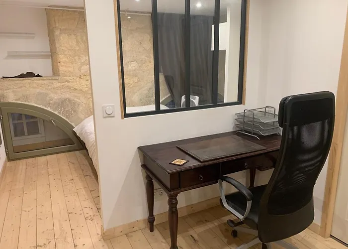 Avec Salle De Bain Et Cuisine Privee Centre Historique Avec Climatisation Et Patio *